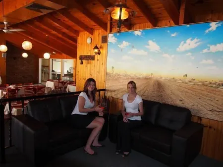 Lightning Ridge Outback Resort & Caravan Park Отели в г. Лайтнинг-Ридж