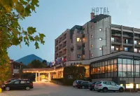 Hotel Leonardo da Vinci فنادق في بوسیسیو پارینی