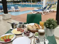 Ourabay Hotel Apartamento - Art & Holidays Отели рядом с достопримечательностью «Монтешору»