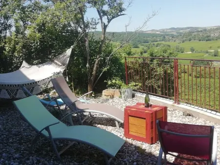 Au Pied du Figuier Отели в г. Шалабр