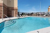Holiday Inn Express & Suites Fresno Northwest-Herndon فنادق في ماديرا