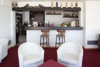 Hotel Miramar Sul - С баром