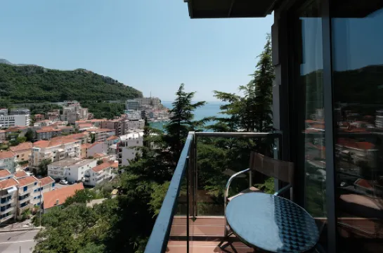 Eurostars Queen of Montenegro Рядом с отелем Photos