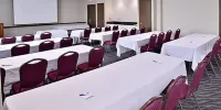 Elimwood Hotel, A Ramada by Wyndham - Airport Shuttle
