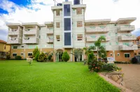 Emperor Hotels Hoteles en Kira Town