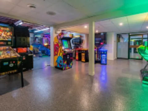 Condos Vacances Msa - Incluant Piscine et Spas extérieurs chauffés à l'Année!! ボーブレのホテル