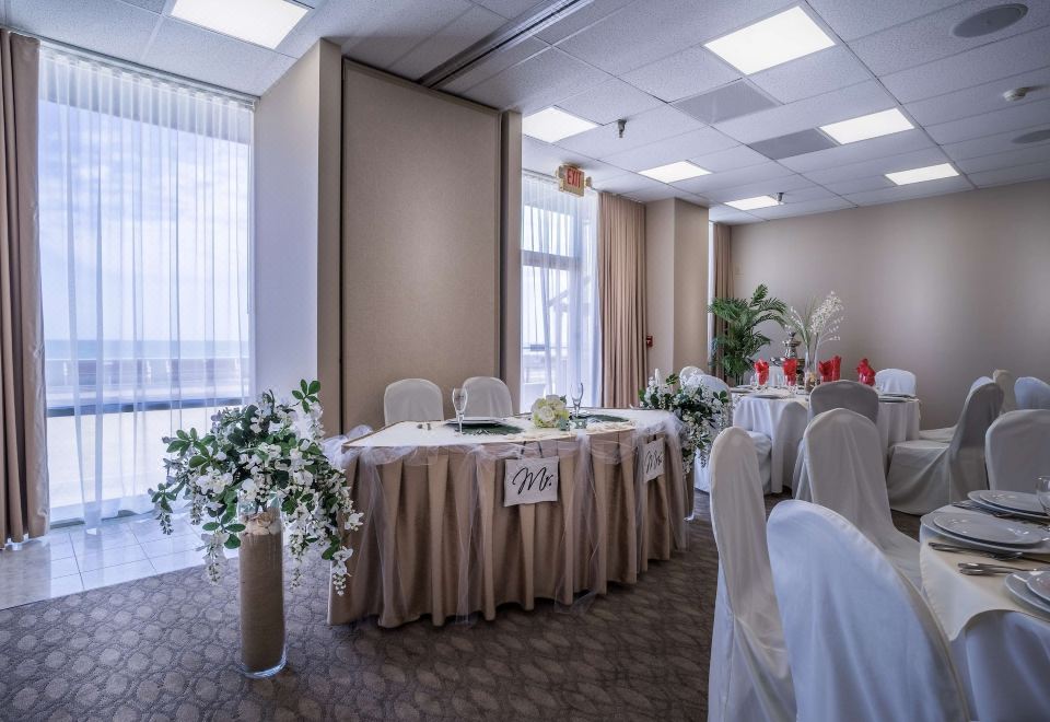 그랜드 호텔의 실내 수영장과 스파 구역