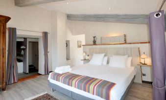 Le Mas des Colombes Chambres d'hôtes B&B & Spa