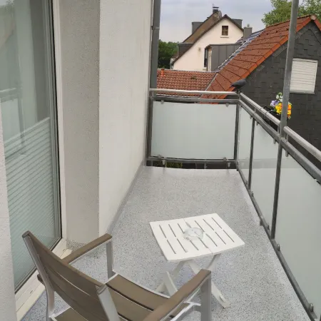 Große Komfortwohnung Mit Terrasse & Balkon, 2 Schlafzimmer, Ruhige Lage