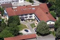 Hotel Lenauhof Отели в г. Эгльхам