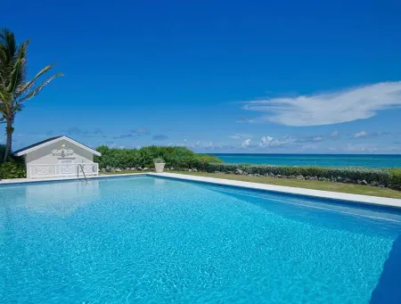 Ocean Mist Villa 5Bd by ZenBreak Отели в г. Stroude Land