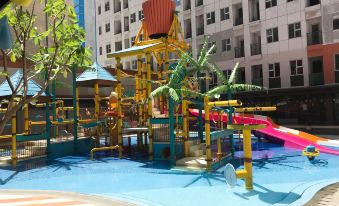 Stunning and Comfy Studio Apartment Transpark Juanda