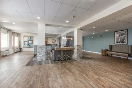 Oak Ridge at Branson Отели рядом с достопримечательностью «The SKY Deck at Parakeet Pete's Waterfront Zipline»