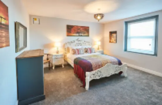 Host & Stay - Seas the Day