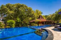 Oceans 5 Dive Resort - Infinity Pools