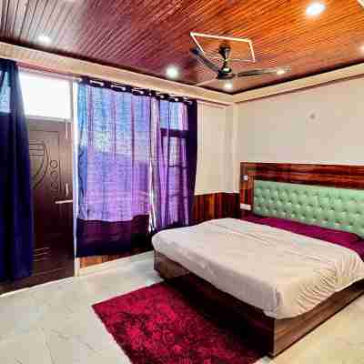 Red Stone Kasauli Rooms