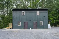 Firefly Ridge Luxury Retreat Hotels in Berkeley Springs