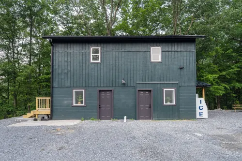 Firefly Ridge Luxury Retreat Hotels in Berkeley Springs