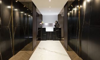 Howard Sur Seine - Asnieres Paris la Defense