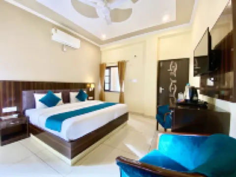 Tapovan New Residency - 5 Minutes Walk to Laxman Jhula Hotels in Pauri Garhwal