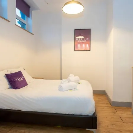 Unique 1 Bedroom Apartment by Pillo Rooms Отели рядом с достопримечательностью «BBC Salford Quays»