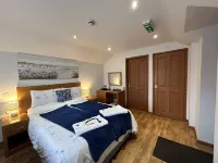 The Golden Fleece Hotel a Chard