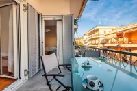 Upscale Modern Escape in the Historic Center فنادق في Messini