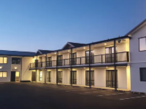 阿爾卑斯汽車旅館及公寓 鄰近魯塔尼瓦湖假日公園的酒店