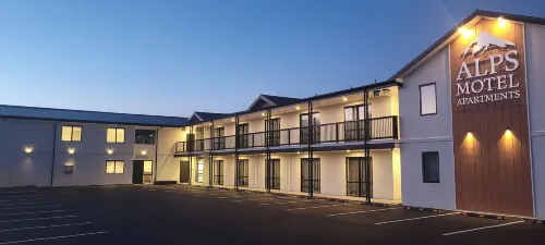 Alps Motel Apartments - parking