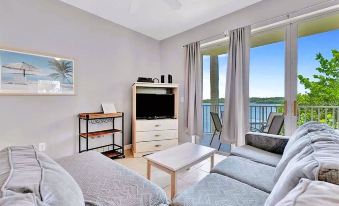 The Bayview a Quaint 1 1 Balcony on the bay