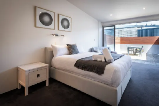 Studio Apartment Sandy Bay Отели рядом с достопримечательностью «Long Beach»