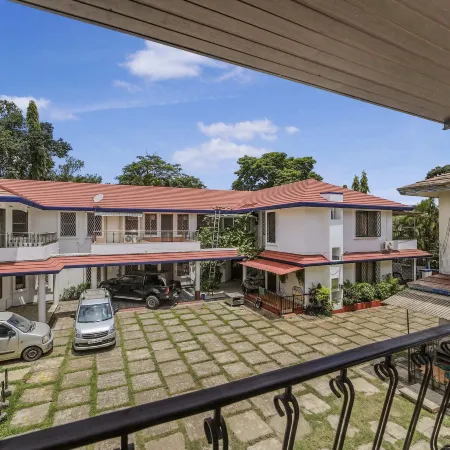 3BHK with Pool - Dream Habitat by Universe Villas