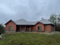 Nature Lovers Dream! Steps from Fishing Plus 140 Acres of Hiking! 4 Bedroom Home by Redawning Hotels in Tellico Plains