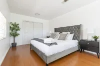 Charming Spacious Home - Modern Comforts Prime Location Hotel di South San Gabriel