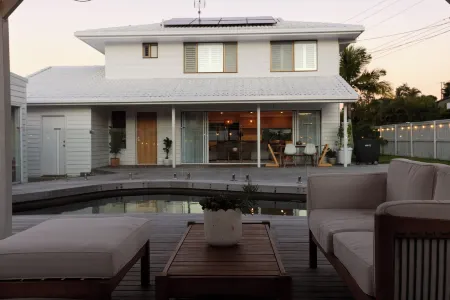 Tugun Retreat - 5BRM Home with Pool!