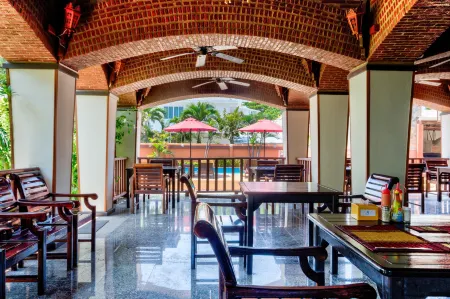 Palm Beach Resort Отели рядом с достопримечательностью «Wat Wang Yao»