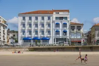 Cerise Royan - le Grand Hôtel de la Plage Hotel dekat Notre-Dame de Royan