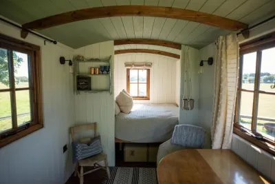 Harbour Ranch Hut - Rustic Countryside Escape Hotels in 