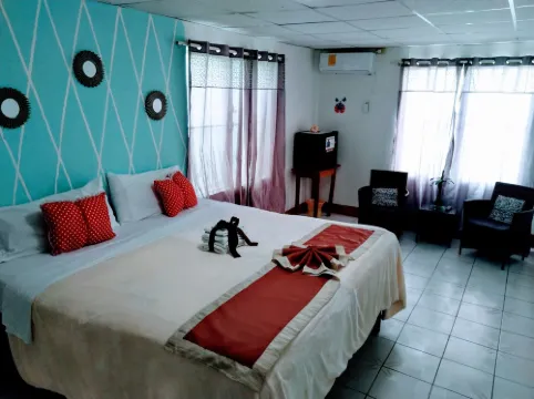 The Red Hut Inn Hotels in Belize City