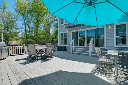 Griffin Lakefront on Lake Wallenpaupack with Private Dock, AC - Sleeps 10