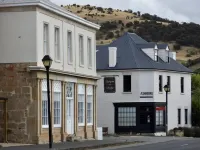 Aquila Eco Retreat Hotels near Tasting House - Coal River Valley Wine Tours
