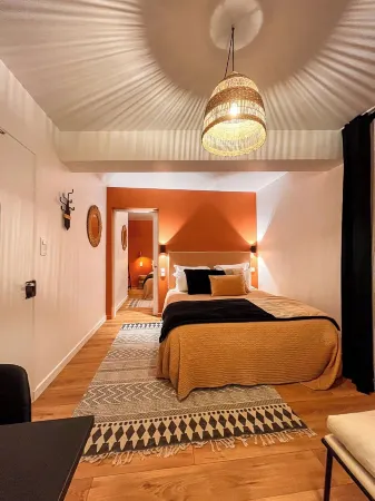 Hôtel du Commerce Отели в г. Клюни