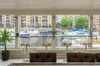 Joivy Stunning 5-Bed Boathouse on the River Thames - House Boats