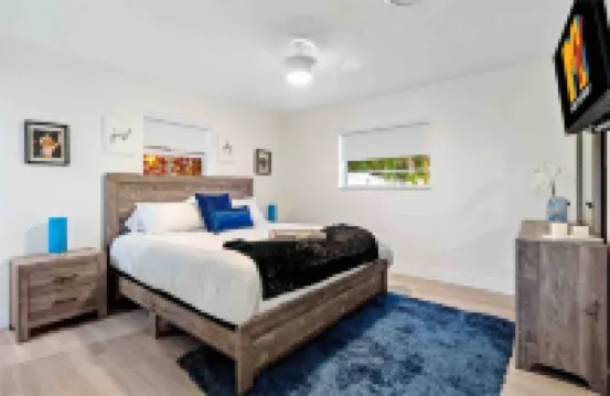 Pool and Arcade - Spacious Stylish Retreat