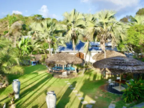 La Petite Maison and Sea Splash Hotels in Praslin Island