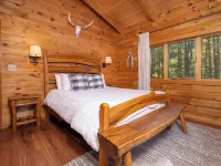 Modern Treetop Log Cabin in the Heart of Schroon Lake Hotels in Schroon