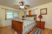 Hot Tub+River Views, Grill, Fireplace! Mtn Views, Private, 5 Min to Burnsville!