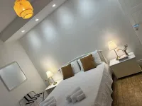 White rose apartment - free parking space - historical center of Alba -Langhe