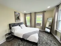 Amazing Deal: Spacious 4-Bed, 2-Bath Duplex Apartment! 鄰近Otis Library的酒店