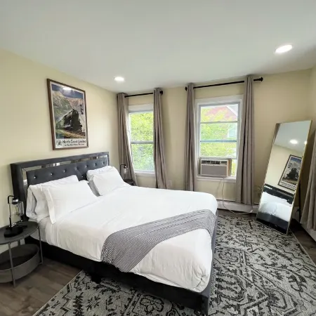 Amazing Deal: Spacious 4-Bed, 2-Bath Duplex Apartment!